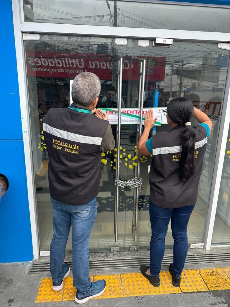 Procon Caruaru interdita filial da Crefisa após denúncias de empréstimos não solicitados por consumidores, especialmente idosos
