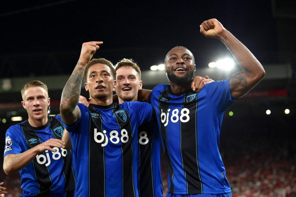 Torcedor é preso após ofensa racista na Premier League - 16/08/2025 - Esporte