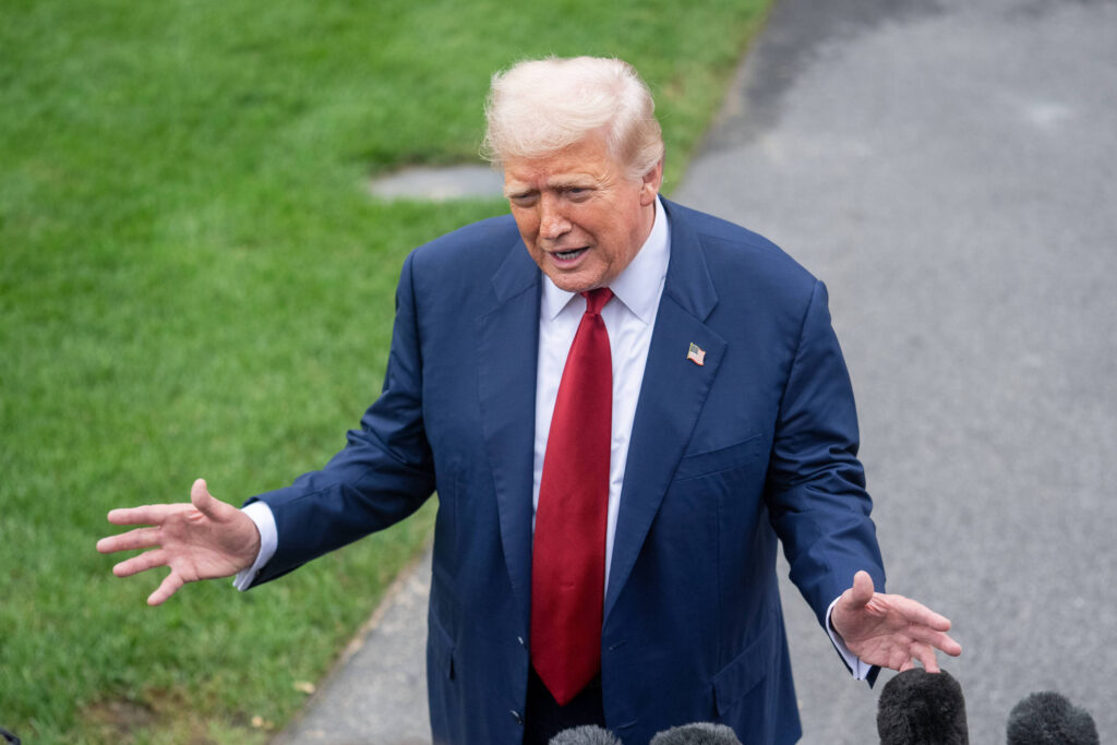 Trump volta a pedir que Powell renuncie ao Fed - 02/08/2025 - Mercado