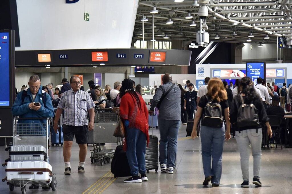 Vinci Compass compra controle da RIOgaleão - 27/08/2025 - Mercado
