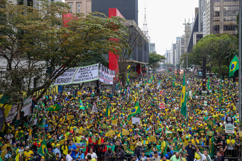 7/9 é marcado por pedidos de intervenção estrangeira - 08/09/2025 - Encaminhado com Frequência