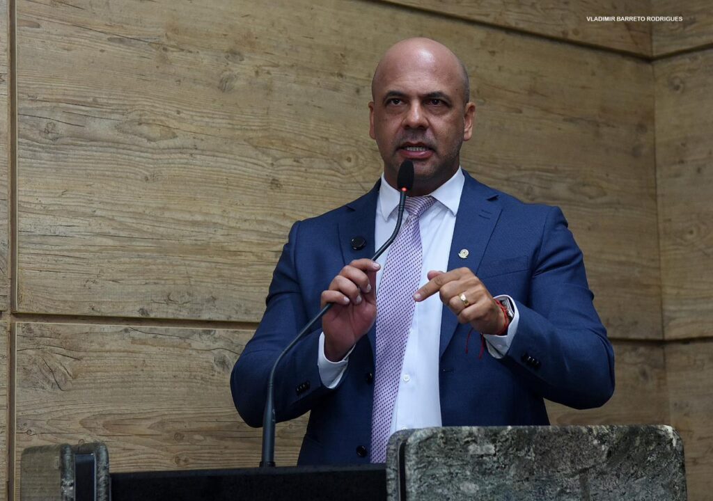 Anderson Correia propõe estacionamento na Estação Ferroviária para impulsionar comércio em Caruar