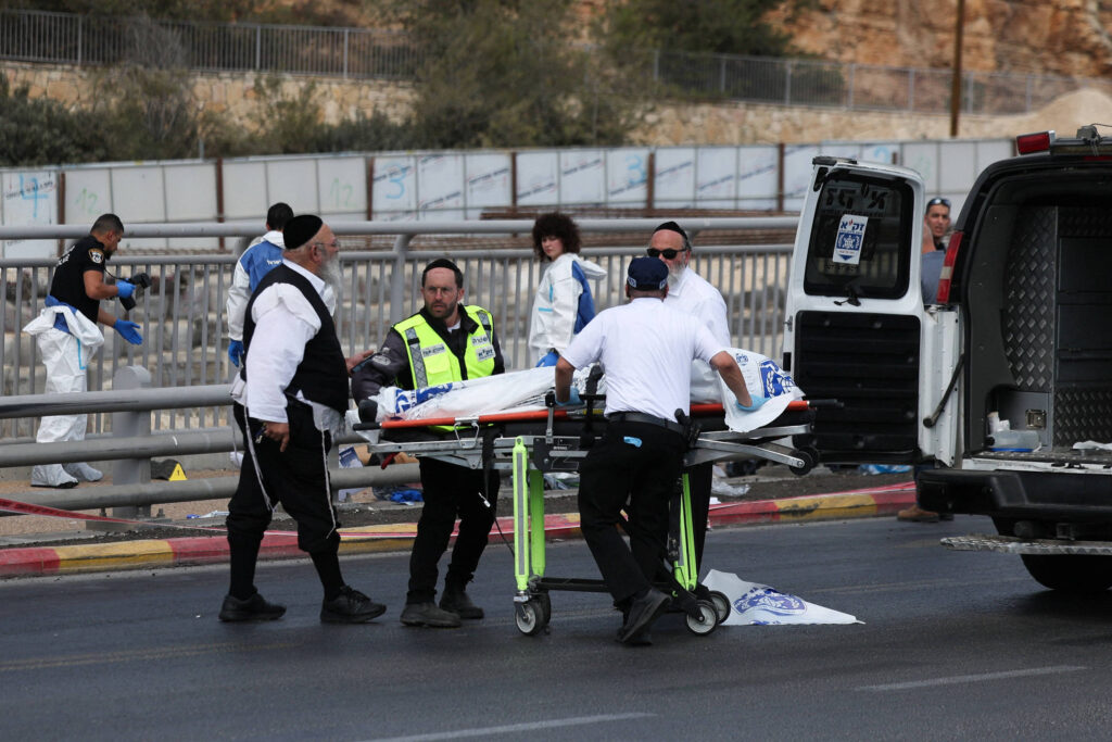 Ataque a ponto de ônibus deixa cinco mortos em Jerusalém - 08/09/2025 - Mundo