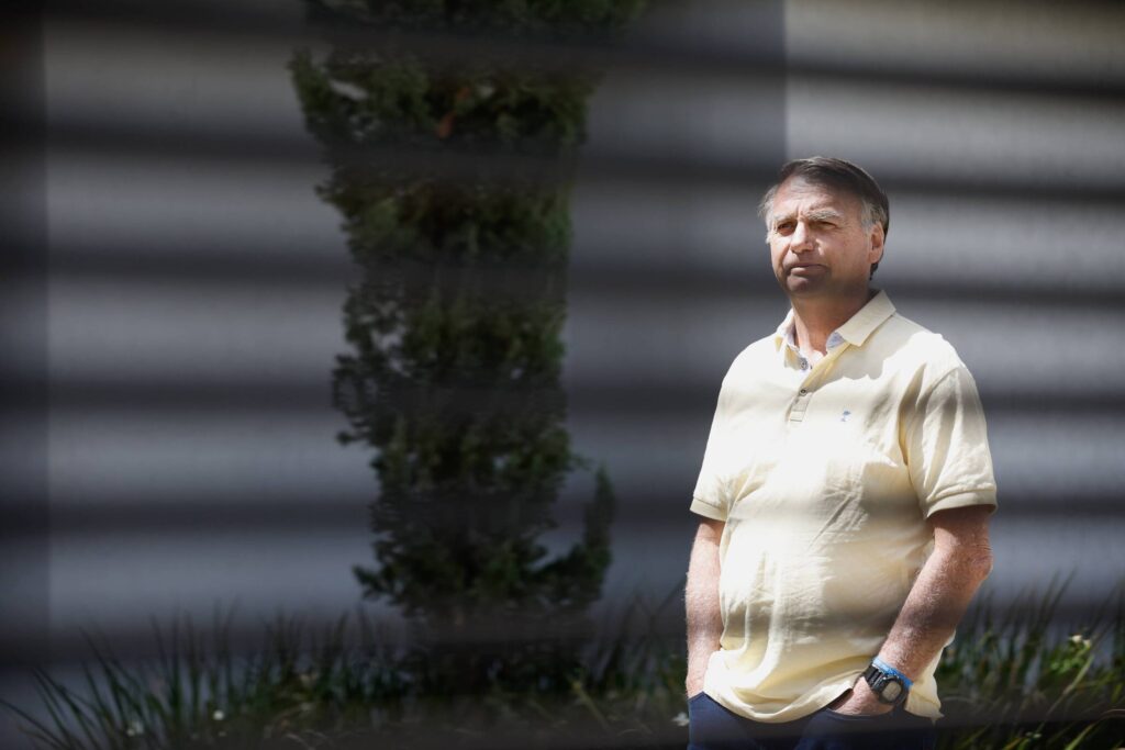 Bolsonaro planeja pedido de prisão domiciliar se condenado - 09/09/2025 - Poder