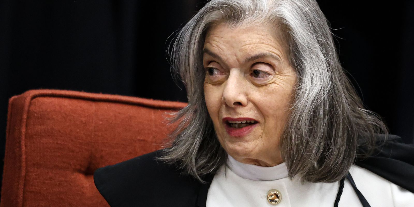 Cármen Lúcia forma maioria pela condenação de Bolsonaro e aliados