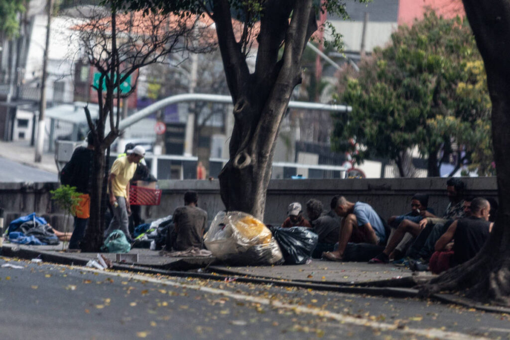 Cracolândia na avenida Pacaembu cresce em uma semana - 02/09/2025 - Cotidiano
