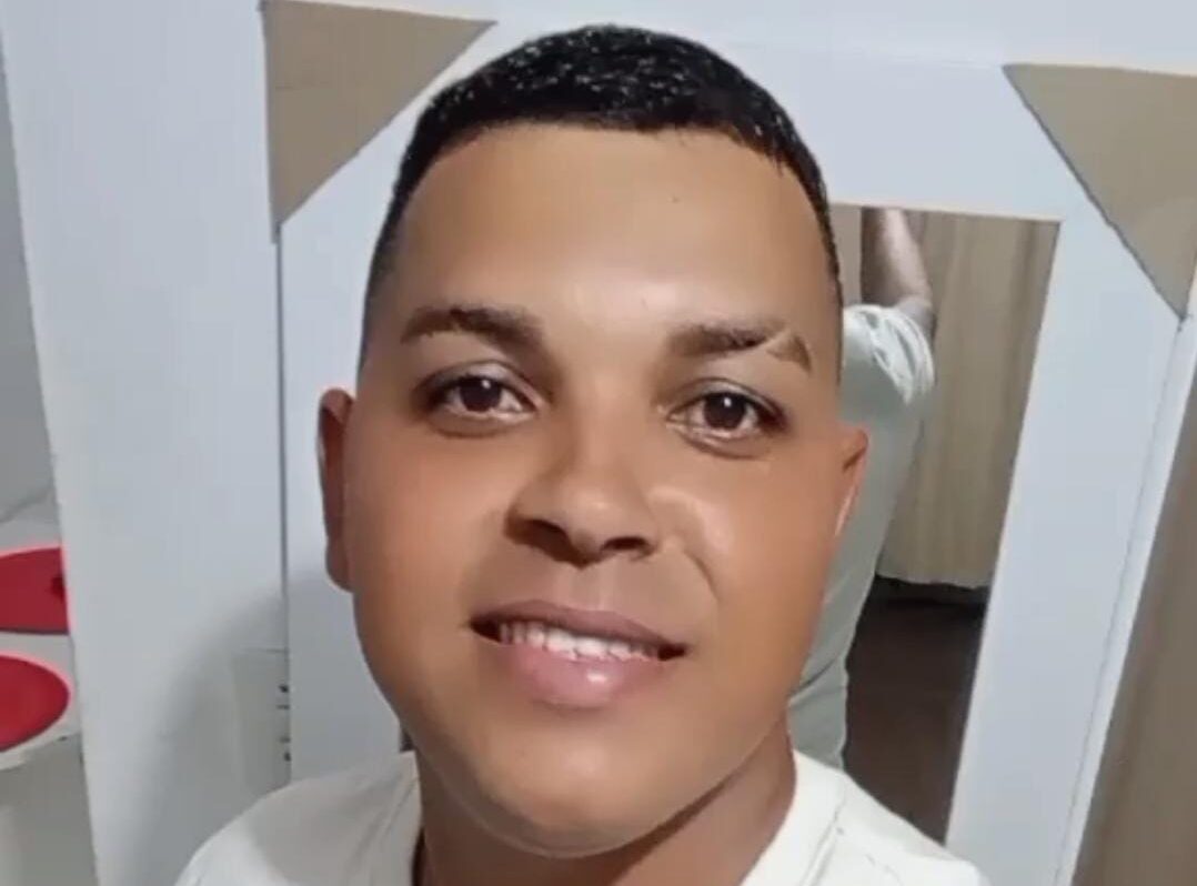 Homem que morreu em acidente de moto após sair de festa aparece em entrevista sendo aconselhado