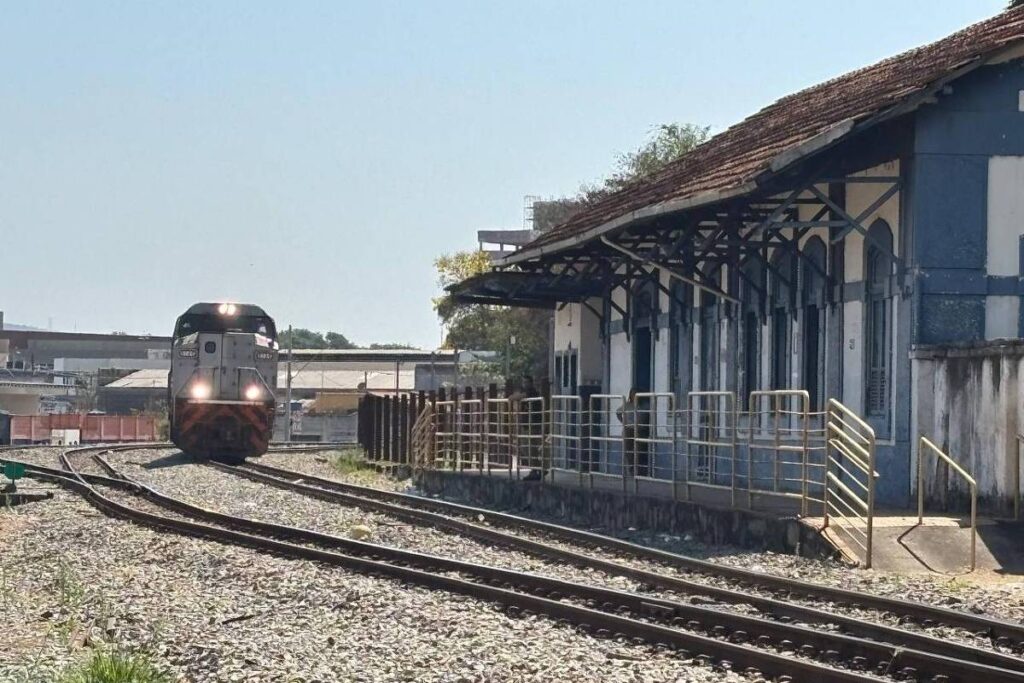 Invasões de veículos ameaçam segurança em ferrovias; veja - 20/09/2025 - Sobre Trilhos