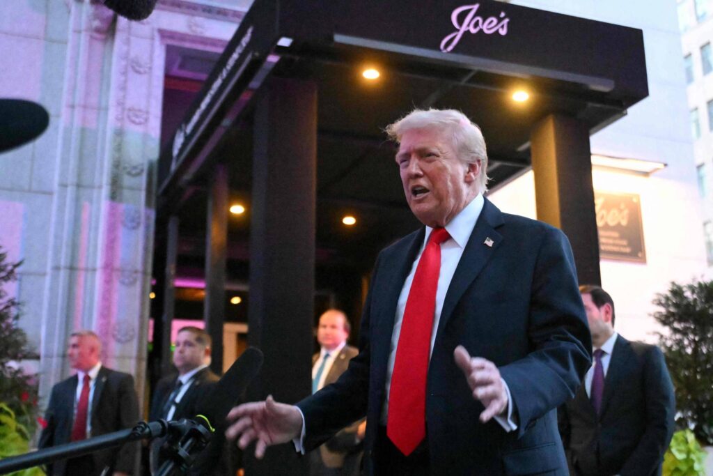 Juiz dos EUA bloqueia demissão de diretora do Fed por Trump - 09/09/2025 - Mercado