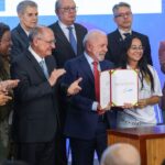 Lula sanciona lei contra adultização de crianças nas redes