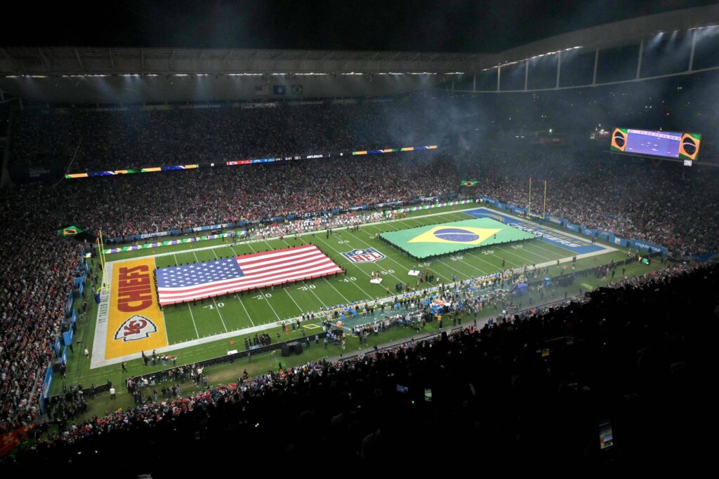 NFL em Itaquera tem vaias aos EUA, e ausência de Taylor - 06/09/2025 - Esporte