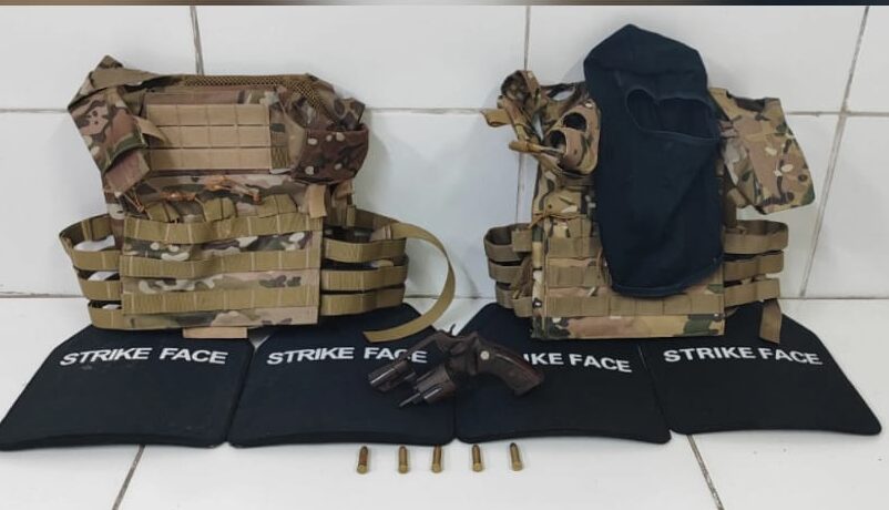 Polícia Militar apreende arma e material tático em residência abandonada em Camaragibe