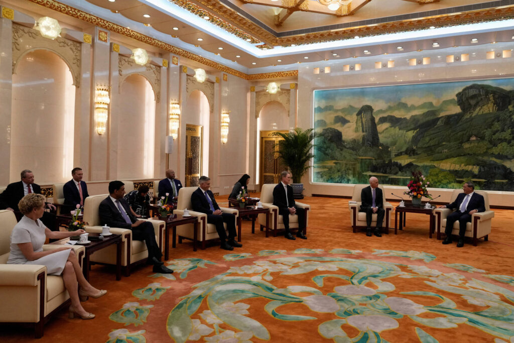 Premiê chinês recebe deputados dos EUA em visita à China - 22/09/2025 - Mercado