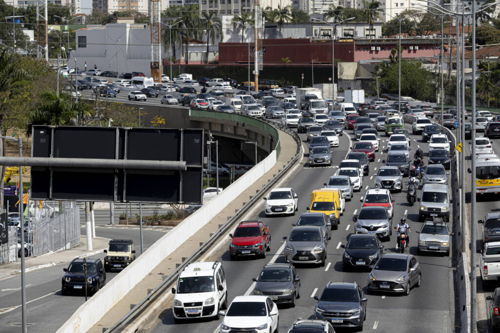 Quinta vira o dia da semana mais pesado no trânsito de SP - 22/09/2025 - Cotidiano