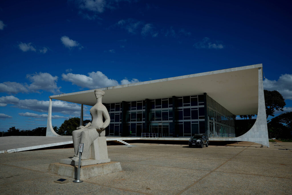 STF quer reajuste de 8% por ano para o Judiciário até 2028 - 27/09/2025 - Mercado