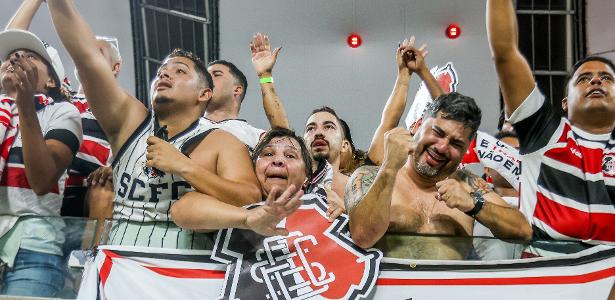 Torcida do Santa Cruz comemora classificação na Arena das Dunas, em Natal