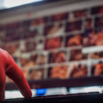 Alunas têm deepfake vazada em site pornô em SP - 22/10/2025 - Cotidiano