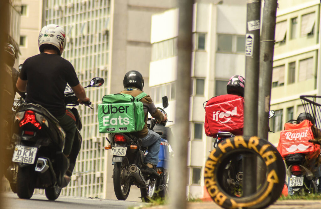 Associação quer fundo de pensão para motoristas de apps - 07/10/2025 - Painel