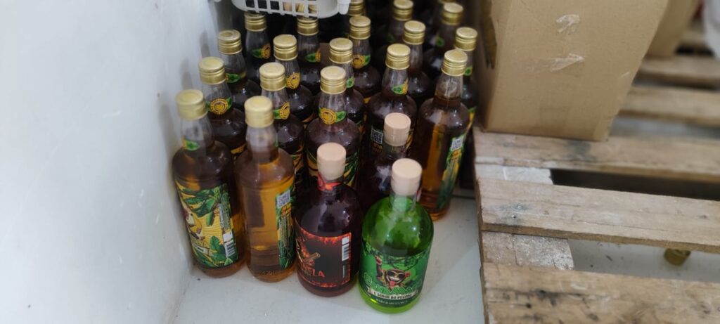 Casos de intoxicação por metanol em bebidas adulteradas sobem para 32 no Brasil