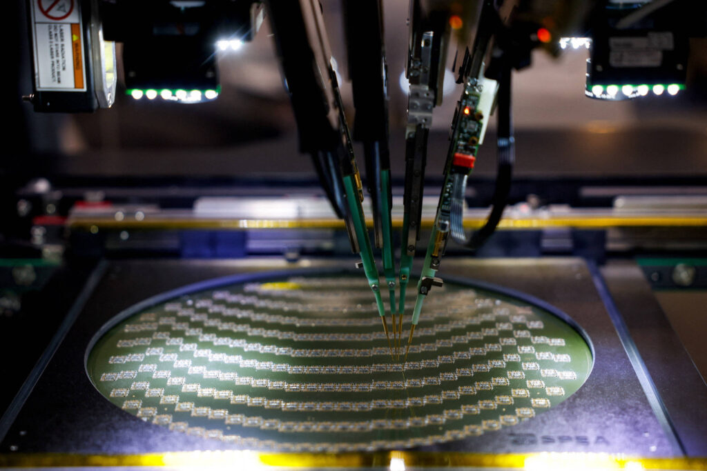 Fabricantes de chips podem parar após restrições da China - 10/10/2025 - Mercado