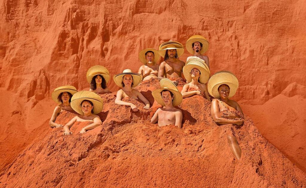 Grupo 59 leva ao palco peça inspirada em álbuns de Gil - 23/10/2025 - Música em Letras