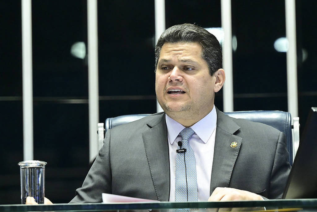 Judiciário teme 'greve' de Alcolumbre sobre Messias - 18/10/2025 - Painel