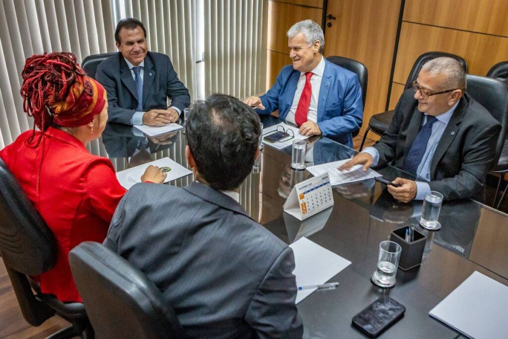 Marinho: Governo está comprometido com fim da escala 6x1 - 14/10/2025 - Painel