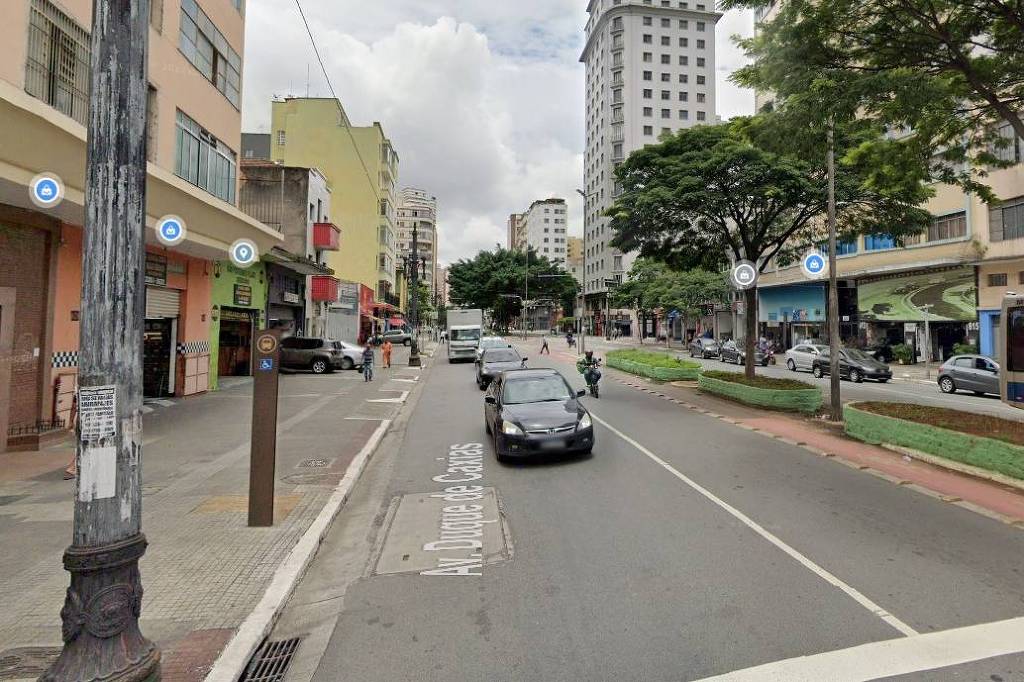 Marquise desaba e deixa dois feridos no centro de SP - 12/10/2025 - Cotidiano