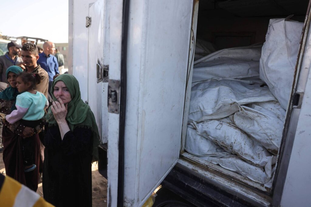 Médicos investigam tortura em corpos devolvidos por Israel - 25/10/2025 - Mundo