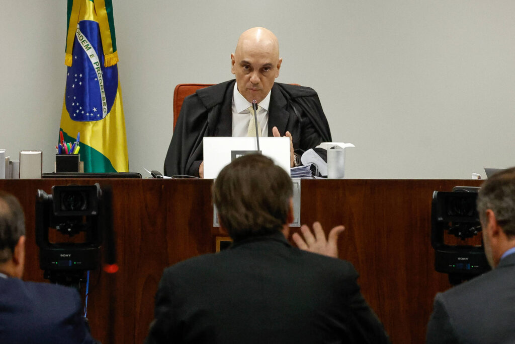 Moraes atende a pedido da PGR e reabre inquérito sobre suposta interferência de Bolsonaro na PF - 16/10/2025 - Brasília Hoje