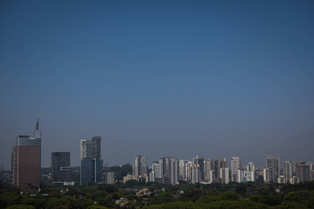 Mortes por calor custam mais de R$ 27 mi por ano ao Brasil - 29/10/2025 - Equilíbrio e Saúde
