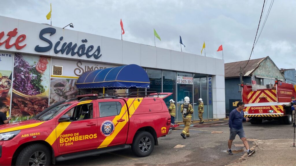 Princípio de incêndio em restaurante de Apucarana mobiliza bombeiros