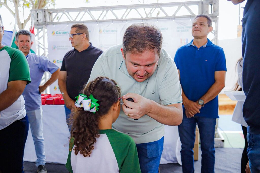 Secretaria de Articulação Política participa da entrega de 88 óculos na Vila Rafael, Zona Rural de Caruaru