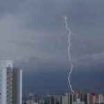 Ventos fortes em SP derrubam cobertura de arena e deixam 8 feridos