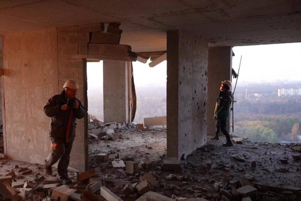 Ataque de drone em Kiev deixa um morto e sete feridos - 29/11/2025 - Mundo