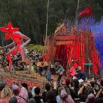Carros alegóricos de Stranger Things lotam o Ibirapuera - 23/11/2025 - Ilustrada