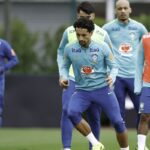 Com equipe completa, Ancelotti comanda atividade em Londres