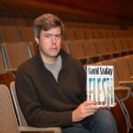 David Szalay ganha o Booker pelo livro 'Flesh' - 11/11/2025 - Ilustrada