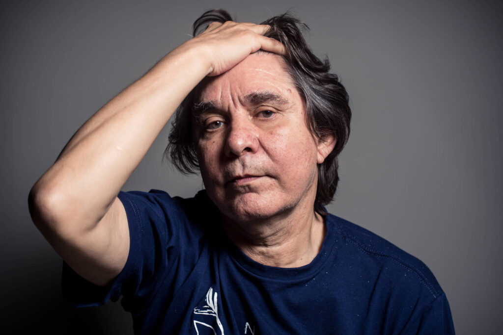 Filho de Lô Borges presta homenagem ao pai - 08/11/2025 - Ilustrada