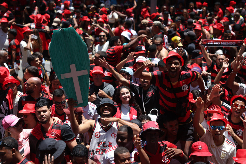 Flamengo: multidão aguarda campeões da Libertadores - 30/11/2025 - Esporte