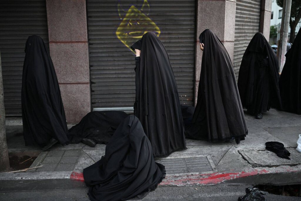 Lev Tahor: 17 crianças são resgatadas de seita na Colômbia - 23/11/2025 - Mundo