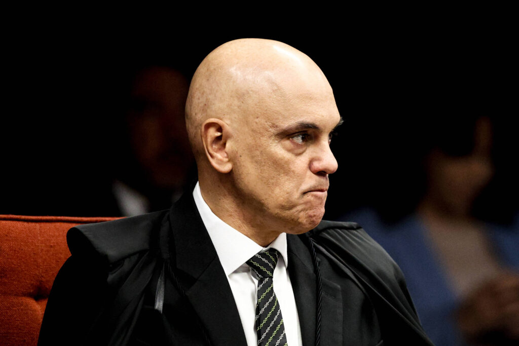 Moraes cita prisão de Lula para manter Bolsonaro na PF - 25/11/2025 - Poder