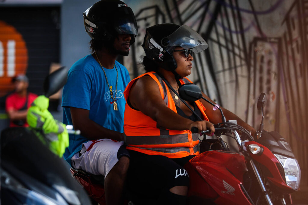 Nunes articula com Motta restrição para mototáxis em SP - 07/11/2025 - Cotidiano