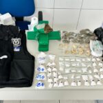 Operação policial prende dupla com drogas e colete balístico em Caruaru