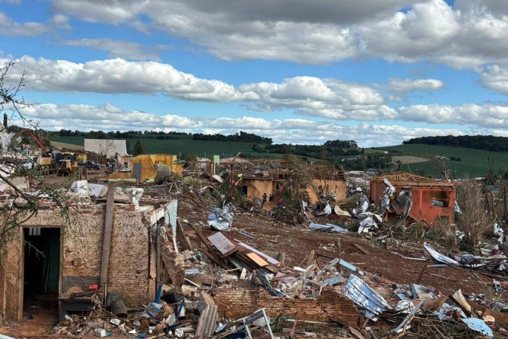 Paraná: Tornado que destruiu cidade durou 1 minuto - 08/11/2025 - Cotidiano