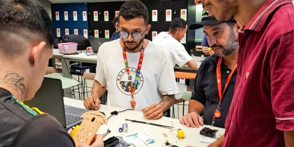 Projeto usa robótica para reintegrar jovens privados de liberdade