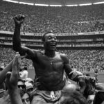 Risério exalta negritude de Pelé e se perde em digressões - 16/11/2025 - Esporte