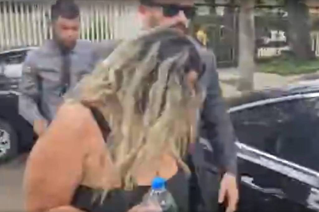 Suspeita de mandar matar mulher se entrega à polícia no RJ - 18/11/2025 - Cotidiano
