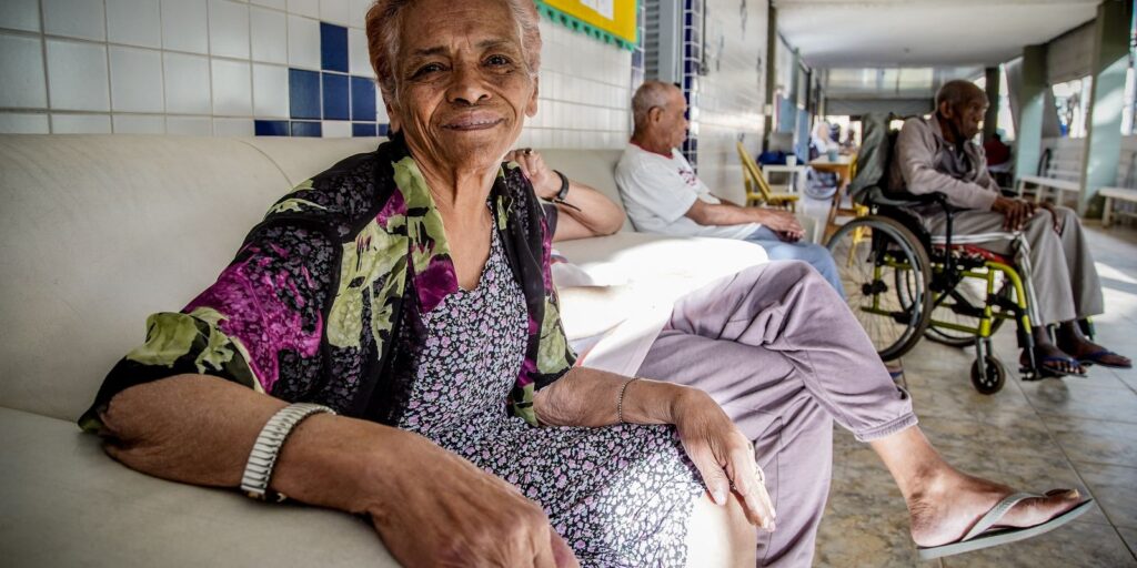 Tema da redação do Enem ajuda a debater etarismo, dizem professores