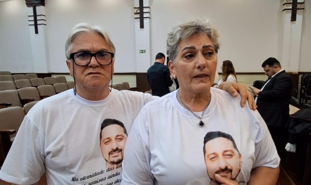 "Tirou máscara da mentira", diz mãe de vítima após júri em Apucarana